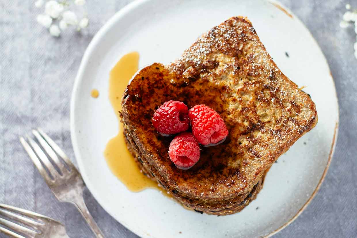 Healthy French Toast! SO good and perfect for brunch!
