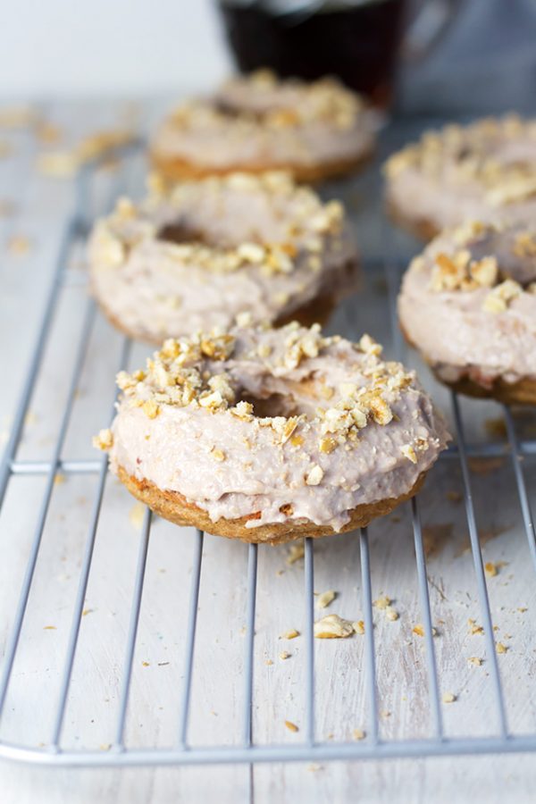 Maple Pecan Doughnuts: These healthy breakfast bites are SO good! And healthy! The icing is made out of ground pecans, greek yogurt, and a tablespoon of real maple syrup!