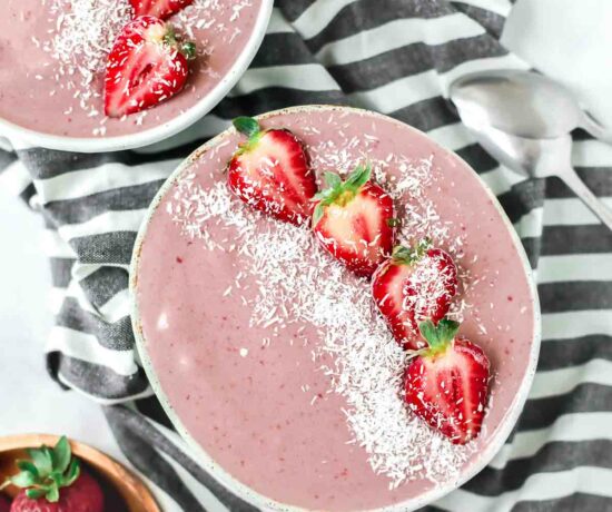 Strawberry Acai Smoothie Bowl by Jar Of Lemons!