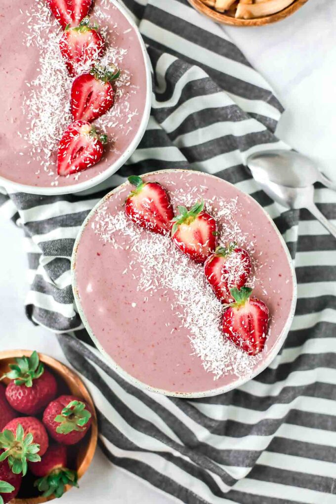 Strawberry Acai Smoothie Bowl by Jar Of Lemons!