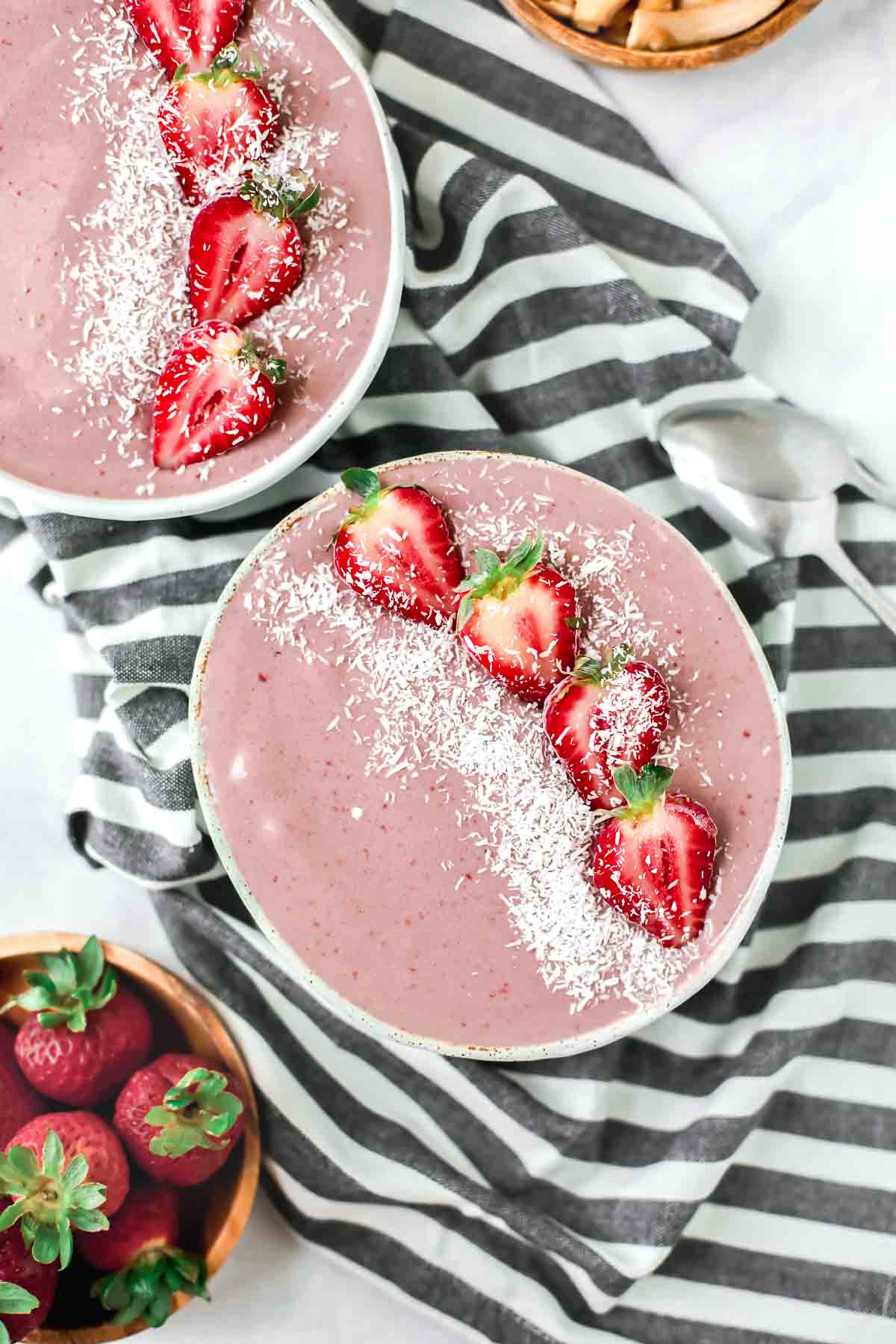 Strawberry Acai Smoothie Bowl by Jar Of Lemons!