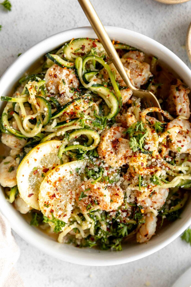 One-Pot Shrimp Scampi w/ Zucchini Noodles! This healthy recipe only takes 30 minutes to make and is DELISH! {Gluten-Free}