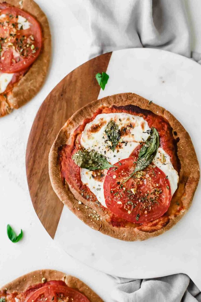 10-Minute Margherita Pita Bread Pizzas! YUM!