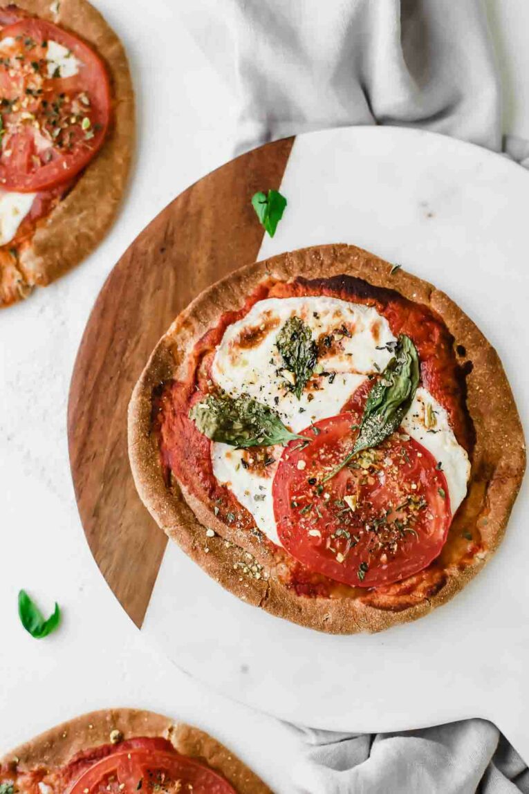 10-Minute Margherita Pita Bread Pizzas! YUM!