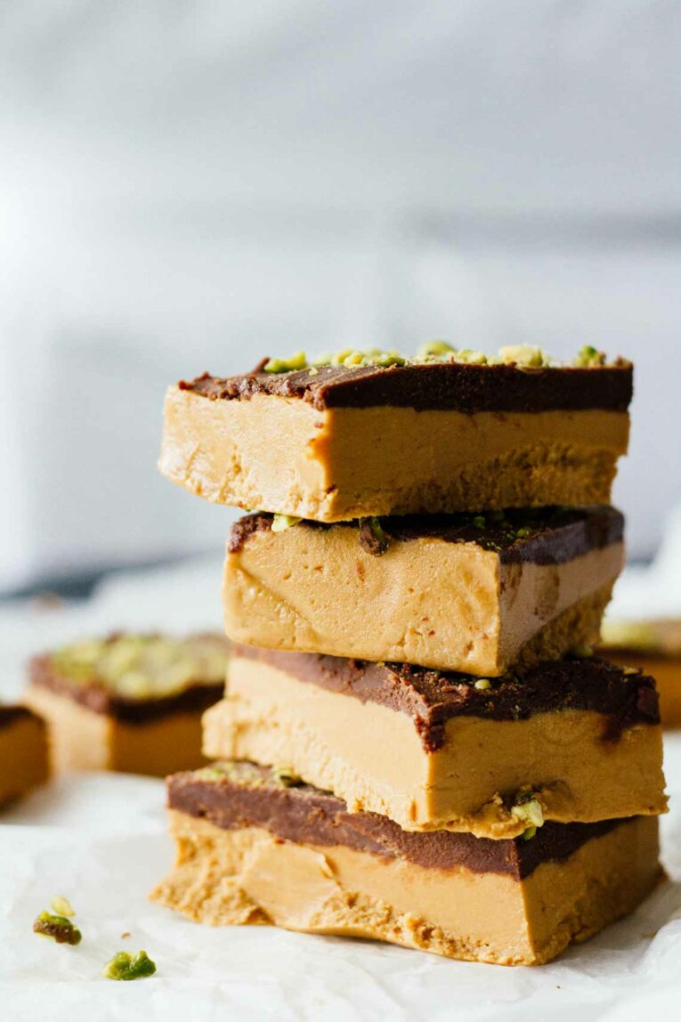 Homemade Peanut Butter Protein Bars! Vegan, gluten-free, refined sugar free, easy to make, 5 ingredients, and healthy!