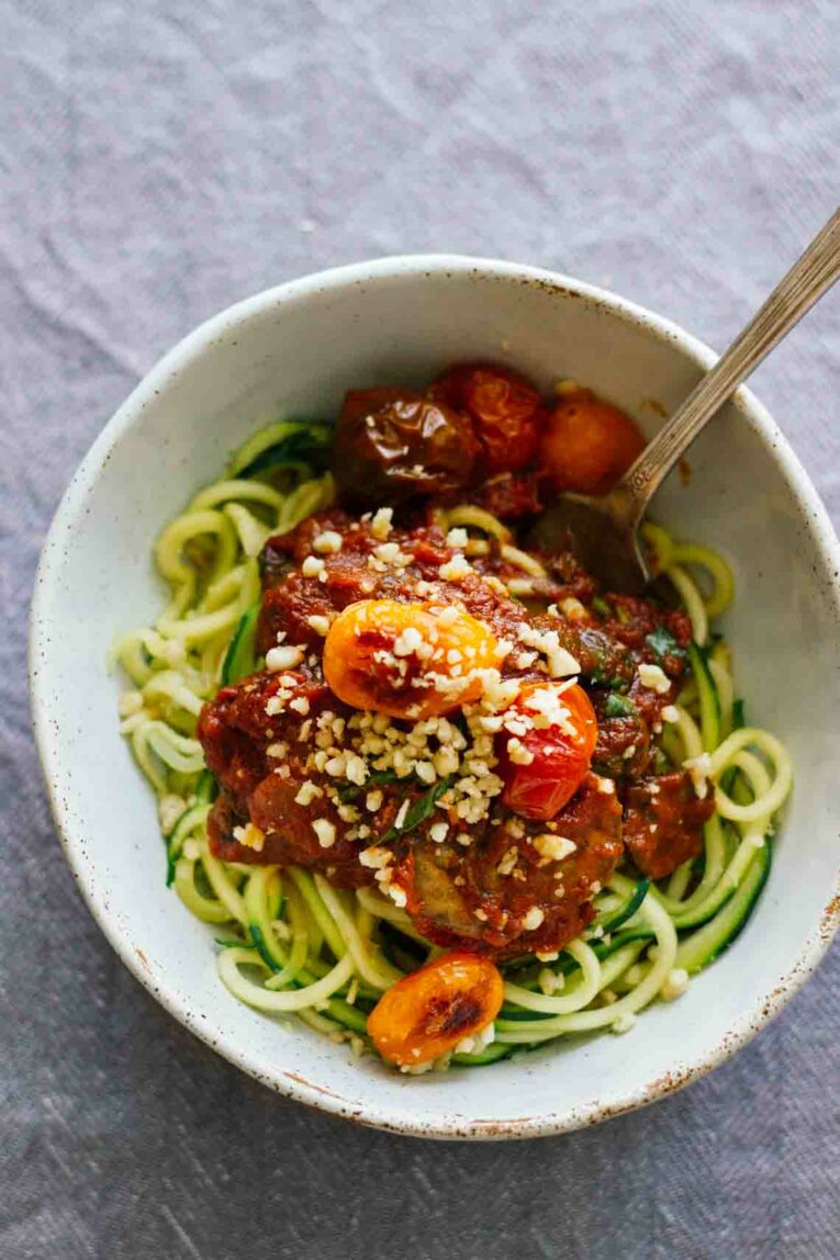 Vegetarian Zucchini Spaghetti w/ Red Sauce & Mushrooms! YUM! {gluten free}