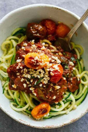Vegetarian Zucchini Spaghetti w/ Red Sauce & Mushrooms!