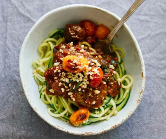 Vegetarian Zucchini Spaghetti w/ Red Sauce & Mushrooms!