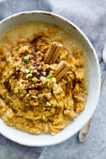 10-Minute Pumpkin Pie Oatmeal! Healthy, vegan, vegetarian, gluten-free, and refined sugar free!