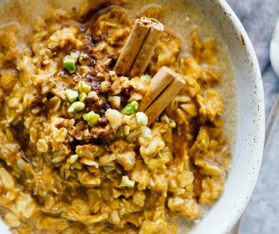 10-Minute Pumpkin Pie Oatmeal! Healthy, vegan, vegetarian, gluten-free, and refined sugar free!
