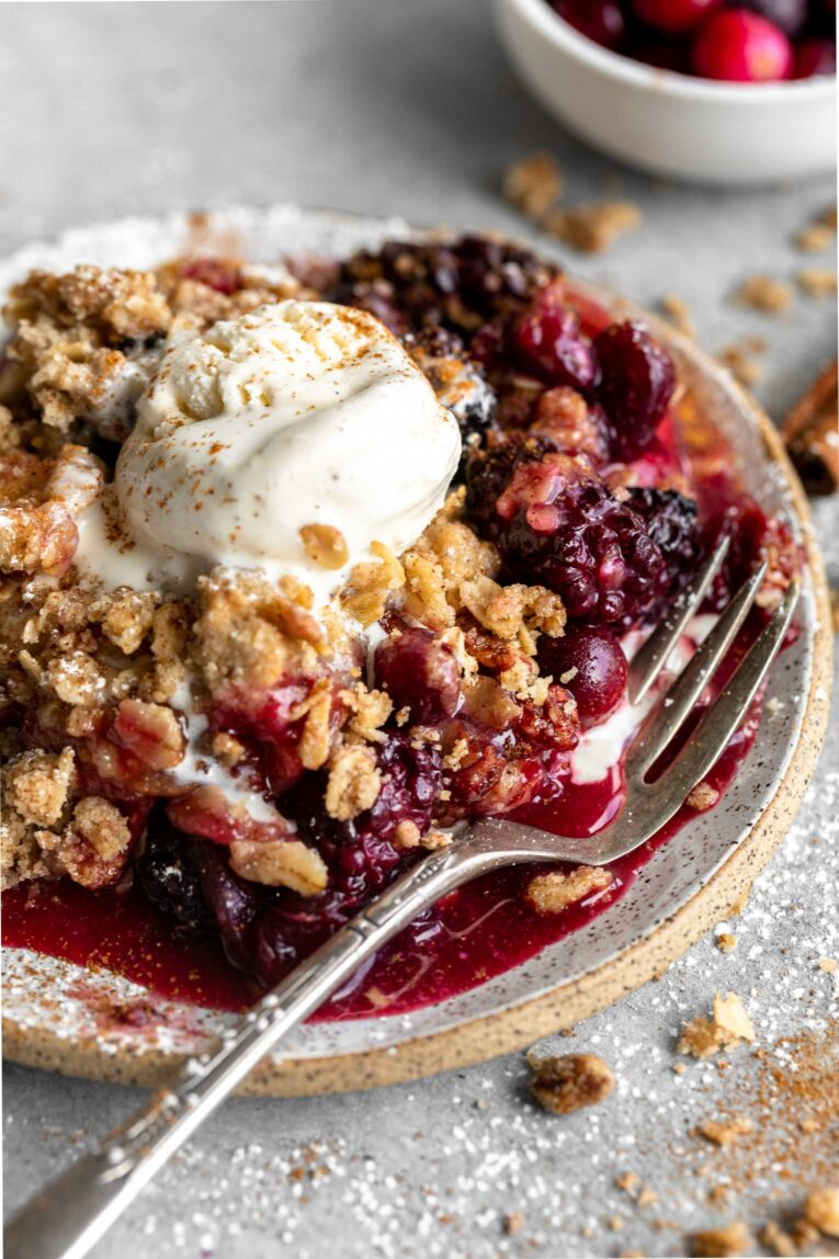 Vegan Cranberry Ginger Crumble Fruit Bake!