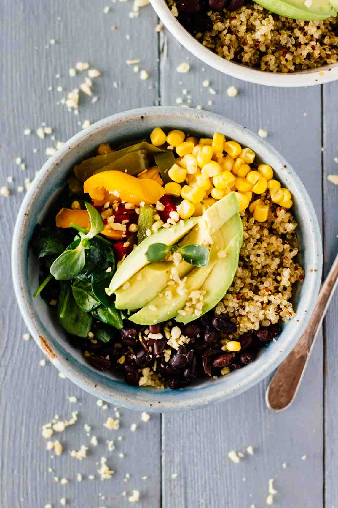 Vegan Meal-Prep Black Bean Quinoa Bowls!