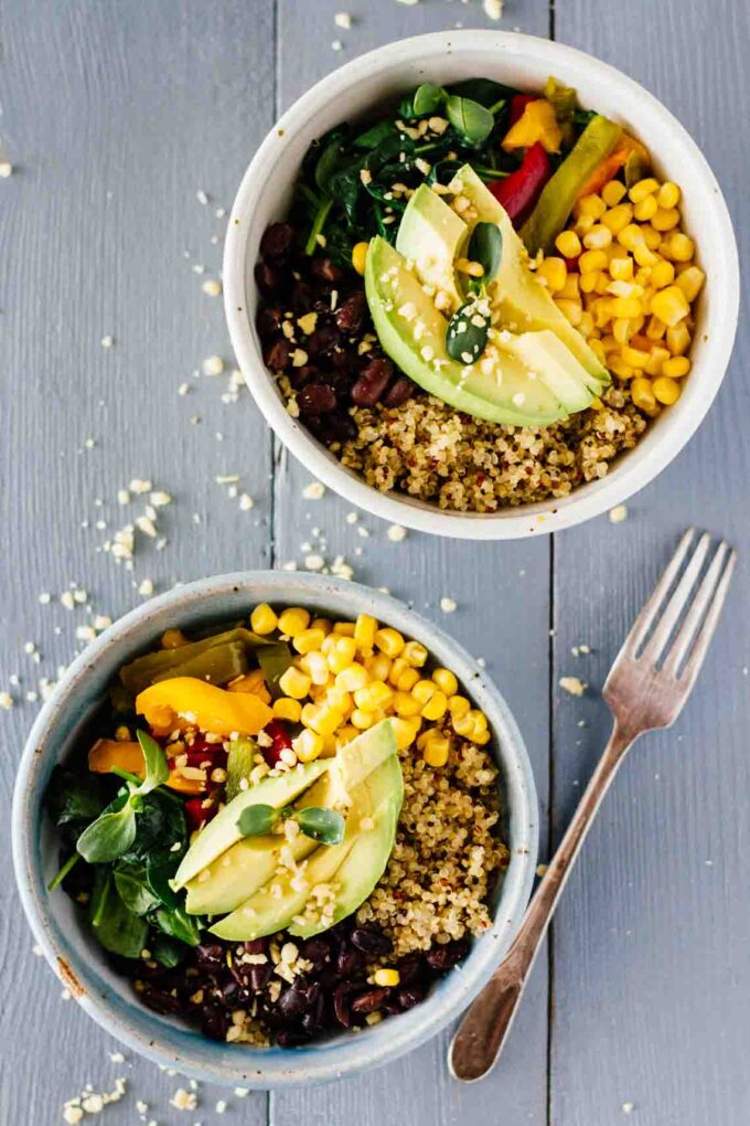 Vegan Meal-Prep Black Bean Quinoa Bowls! Vegan, vegetarian, gluten-free, and super easy to make!