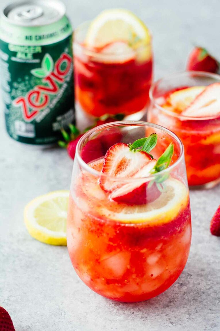 Sugar-Free Strawberry Lemonade Spritzer served in glasses
