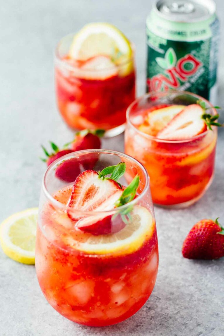 Sugar-Free Strawberry Lemonade Spritzer served in glasses