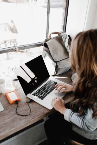 How To Start A Blog - Girl Blogging