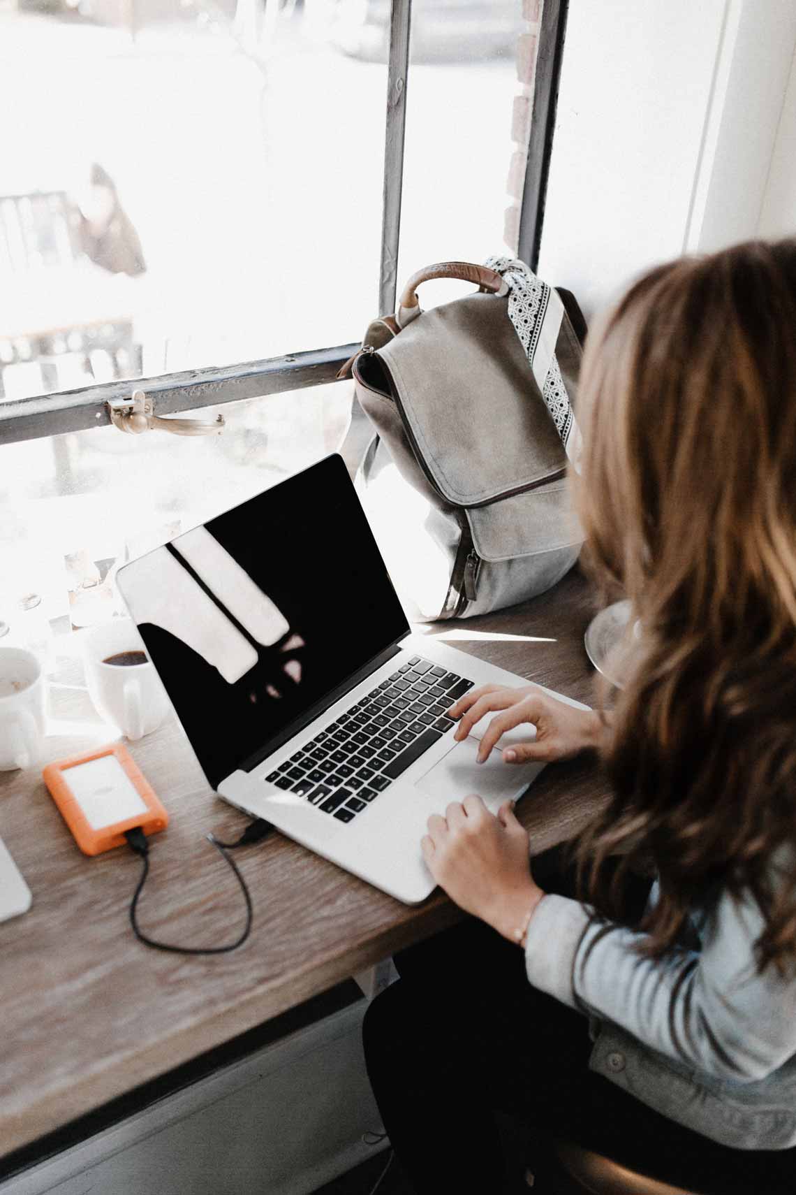 How To Start A Blog - Girl Blogging