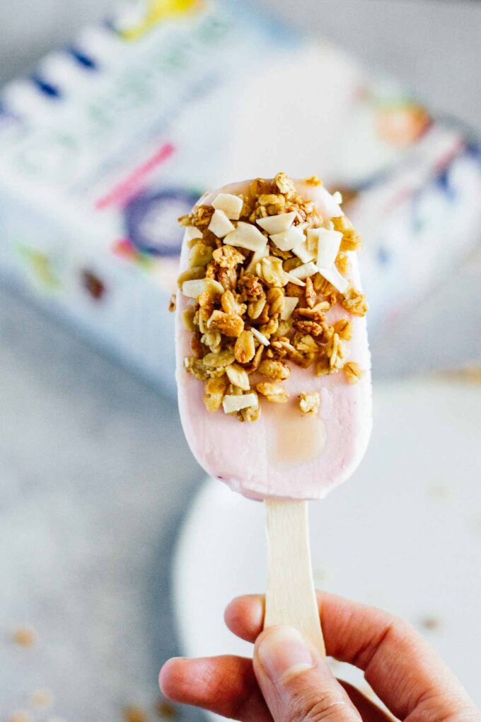 Strawberry Frozen Breakfast Yogurt Bars!