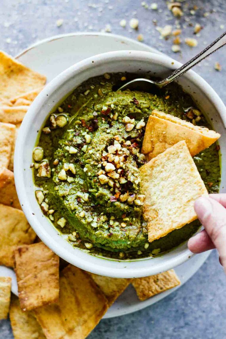 5-Minute Green Hummus with Pita Chips!