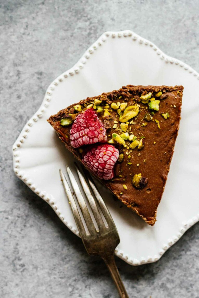 No-Bake Chocolate Hazelnut Pie Slice!