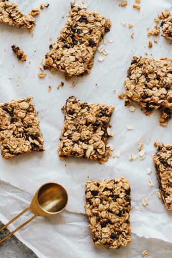 The BEST Baked Oatmeal Breakfast Bars - so yummy!