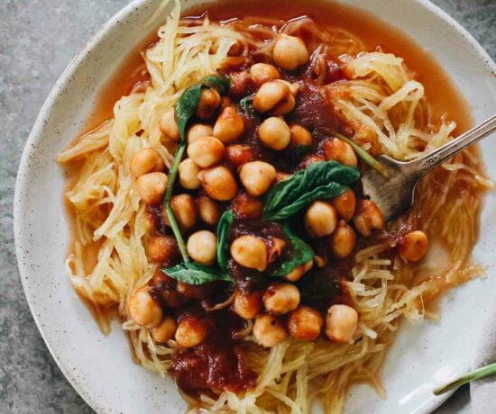 Garlic Chickpea Spaghetti Squash - Jar Of Lemons! Vegan, vegetarian, gluten free.