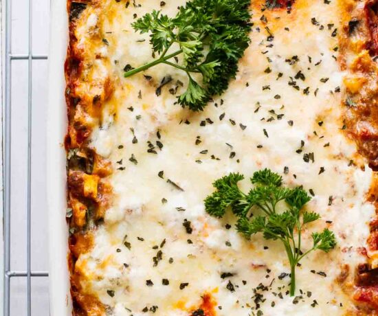 The BEST Easy Healthy Lasagna Recipe! Delicious and easy to make!