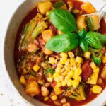 Easy Vegetarian Summer Chili by Jar Of Lemons! Gluten free, dairy free, vegan, and topped with corn and basil.