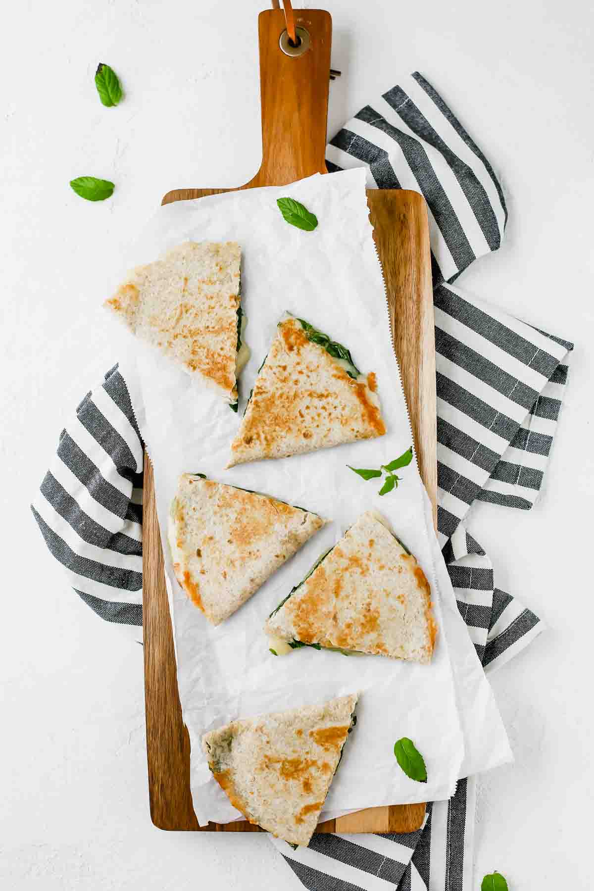 5-Minute Spinach Vegetarian Quesadillas by Jar Of Lemons!