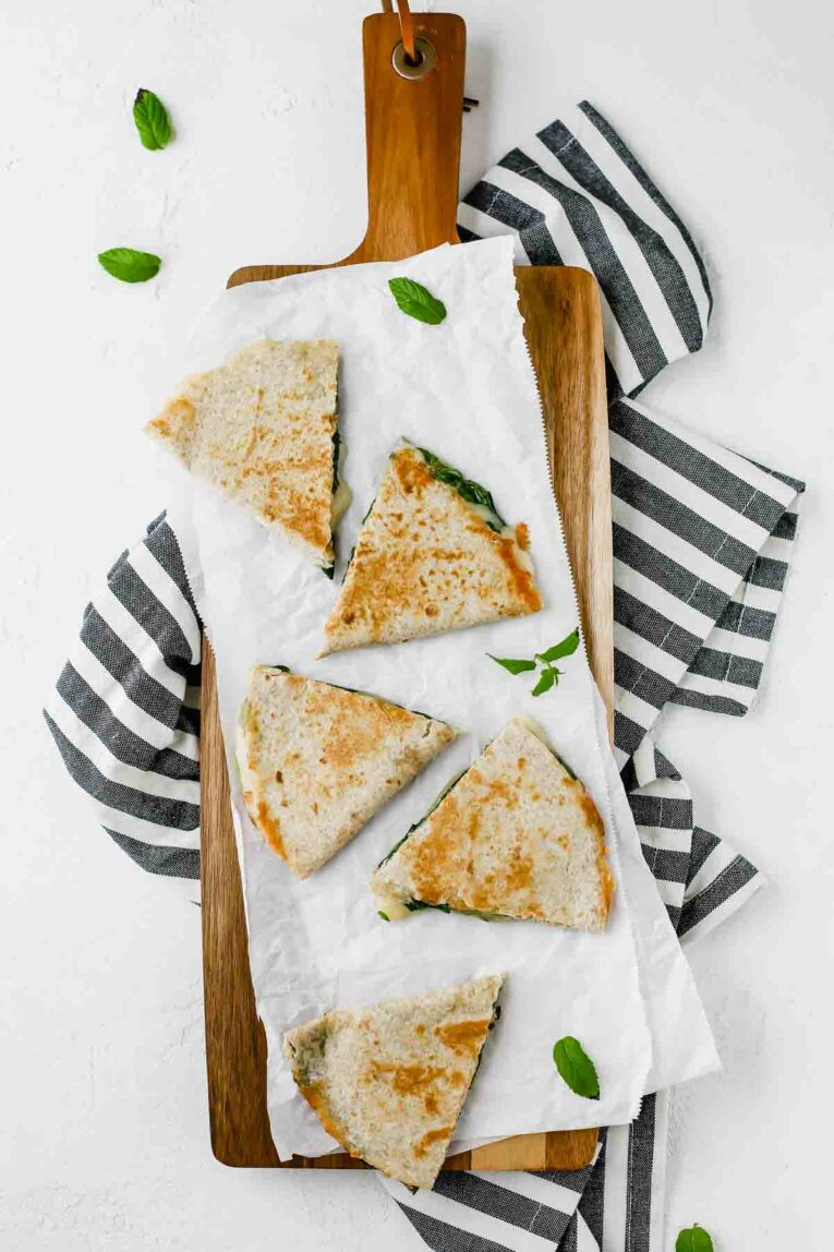 5-Minute Spinach Vegetarian Quesadillas by Jar Of Lemons!