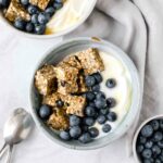 Blueberry & Yogurt Breakfast Bowls loaded with protein bars, greek yogurt, blueberries, and honey. So delicious!