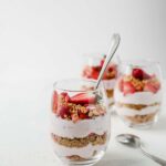 5-Minute Strawberry Cheesecake Breakfast Parfait