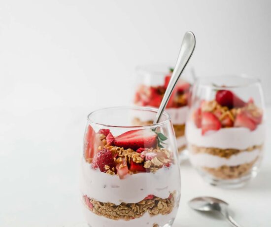 5-Minute Strawberry Cheesecake Breakfast Parfait