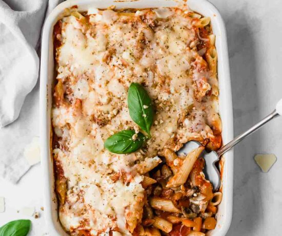 This Easy Vegetarian Baked Ziti Recipe can be made in 30 minutes and is perfect for a quick, healthy weeknight dinner! Made with mushrooms, zucchini, bell pepper, cottage cheese, and delicious ziti pasta. Healthy comfort food at it's finest!