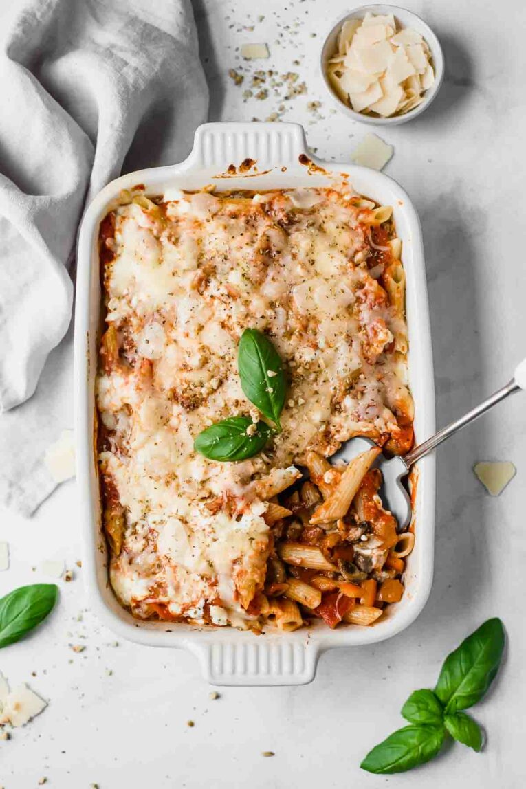 This Easy Vegetarian Baked Ziti Recipe can be made in 30 minutes and is perfect for a quick, healthy weeknight dinner! Made with mushrooms, zucchini, bell pepper, cottage cheese, and delicious ziti pasta. Healthy comfort food at it's finest!