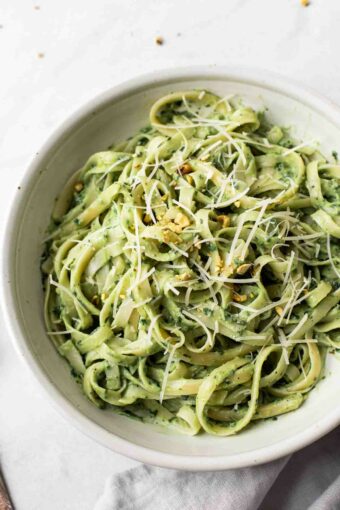 10-Minute Healthy Avocado Pasta Sauce with fettuccine in a bowl.