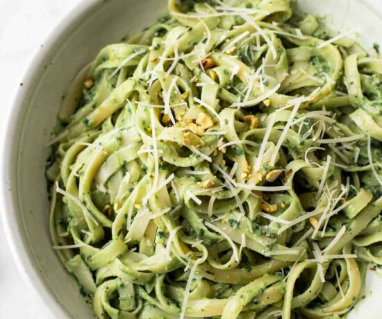 10-Minute Healthy Avocado Pasta Sauce with fettuccine in a bowl.