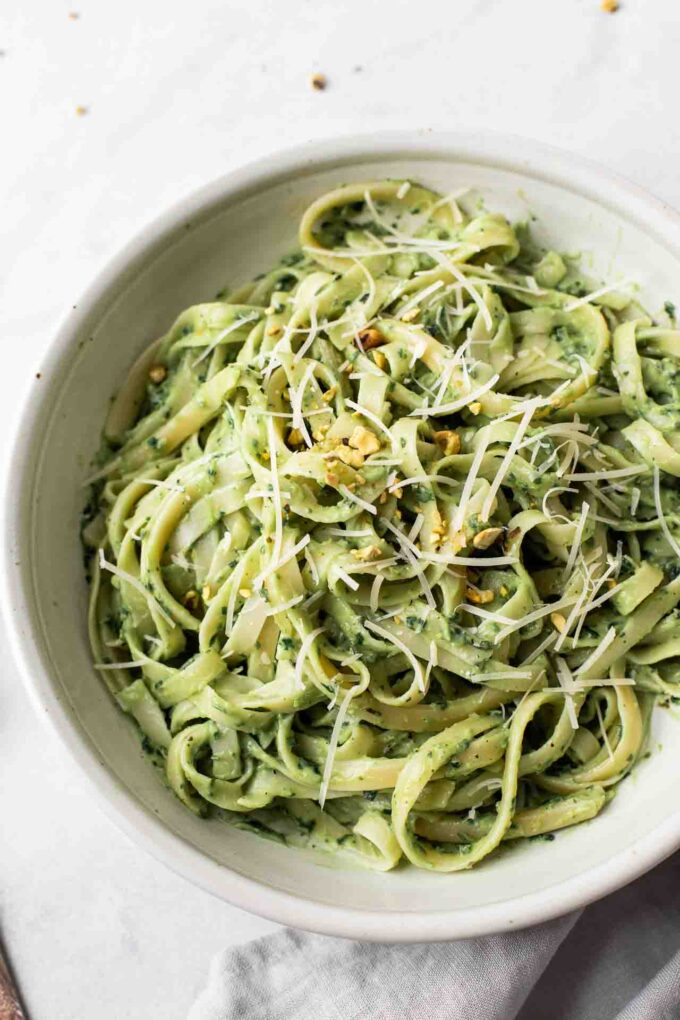 10-Minute Healthy Avocado Pasta Sauce with fettuccine in a bowl.