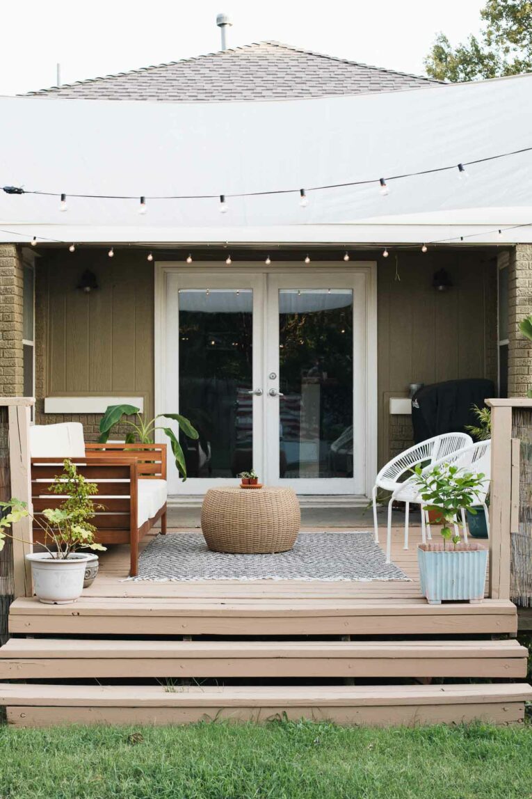 Small spaces can be everything you want them to be! Today, we're sharing our favorite inspiration and decorating ideas for a small deck! Small deck backyard modern decor.