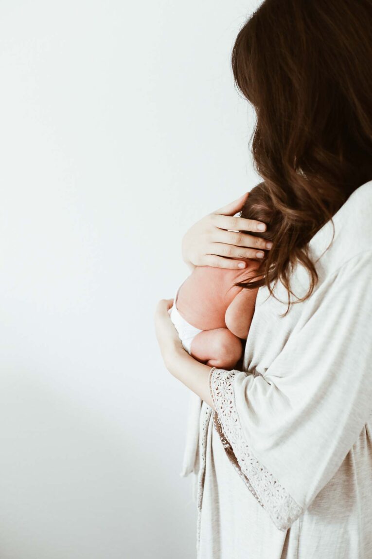 The months following the birth of your little one can be such a fun and exciting time! However, they can also be challenging, busy, exhausting, and tricky to navigate. Today, we're sharing our favorite tips for surviving the fourth trimester! Mom holding newborn baby