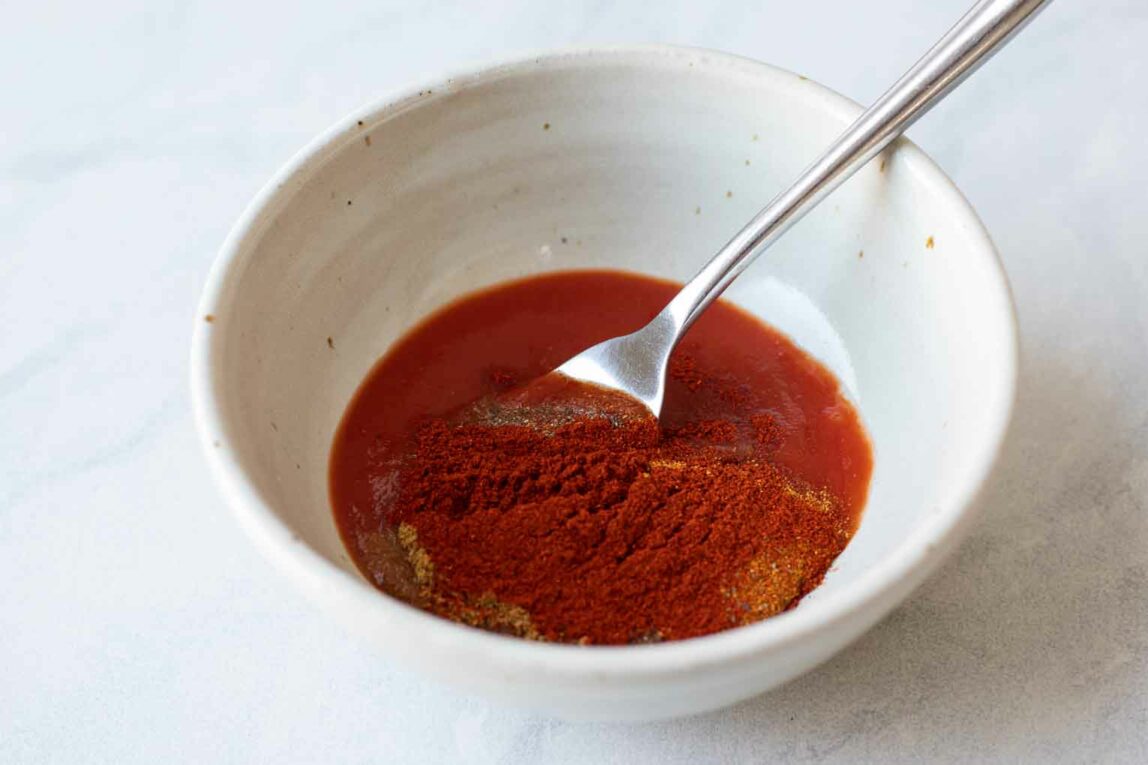Tomato sauce with buffalo seasoning.