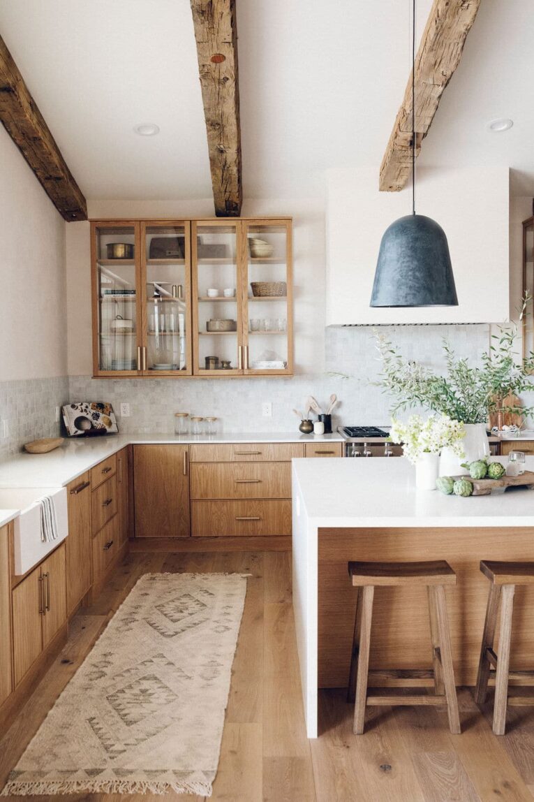 Warm kitchen tones in a modern kitchen.