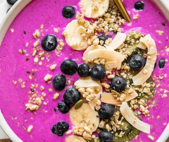 Dragon fruit smoothie bowl (pitaya smoothie bowl) with toppings.