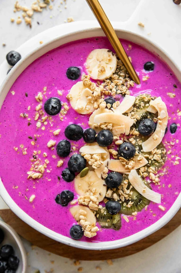 Dragon fruit smoothie bowl (pitaya smoothie bowl) with toppings.