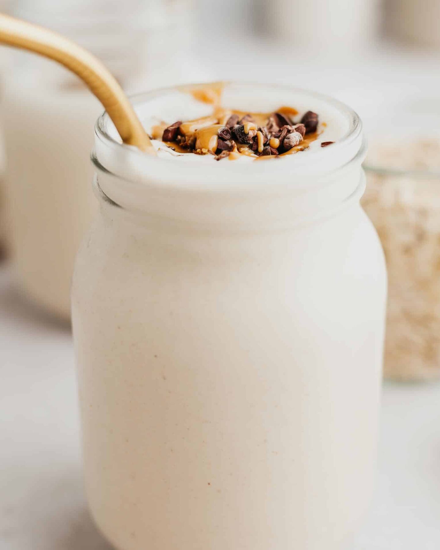 Peanut butter oatmeal smoothie recipe in a mason jar.