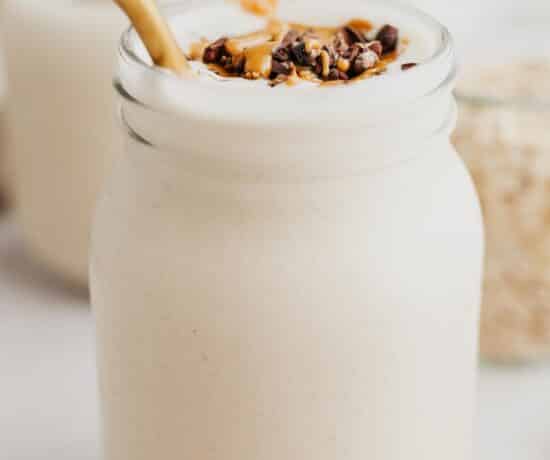 Peanut butter oatmeal smoothie recipe in a mason jar.