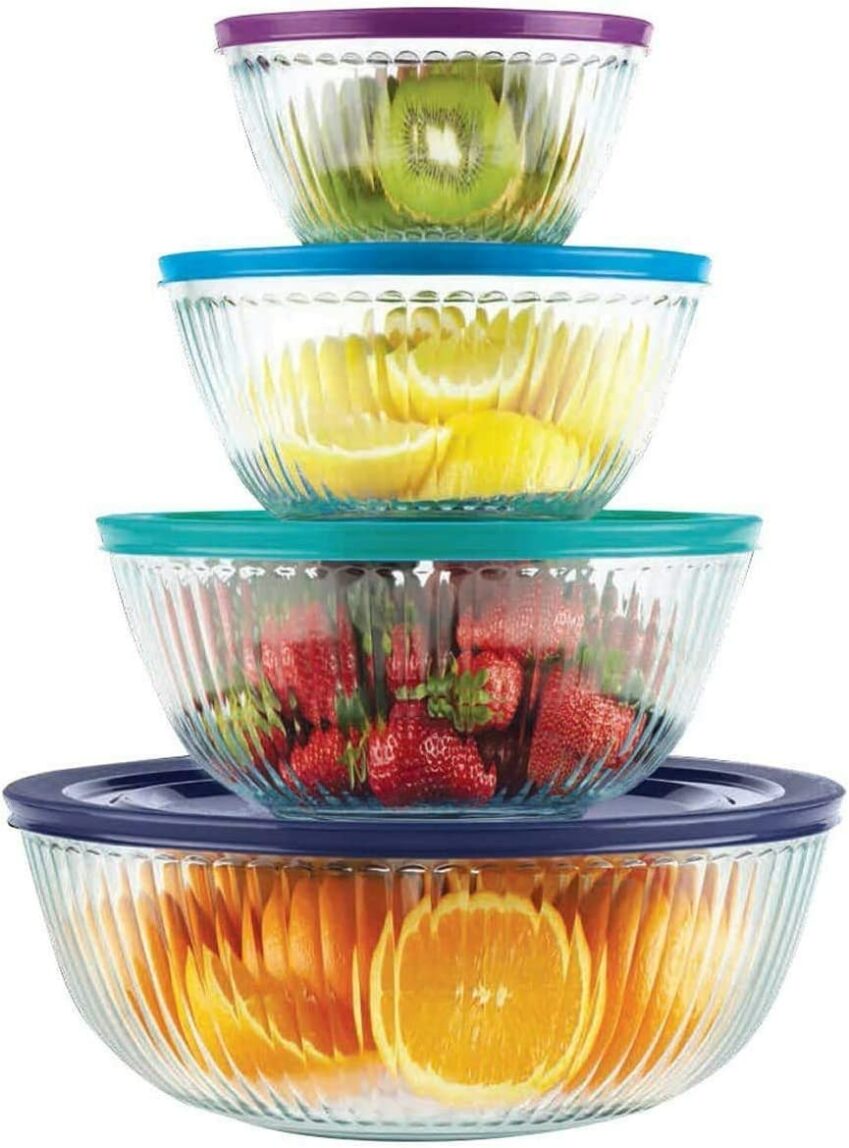 Pyrex mixing bowls glass with lids.