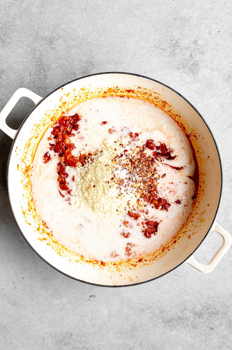 Creamy sauce with tomato and seasoning.
