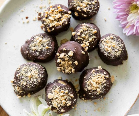 Healthy S'mores Banana Bites recipe on a plate with graham cracker crumbs.
