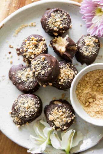 Healthy S'mores Banana Bites on a plate.